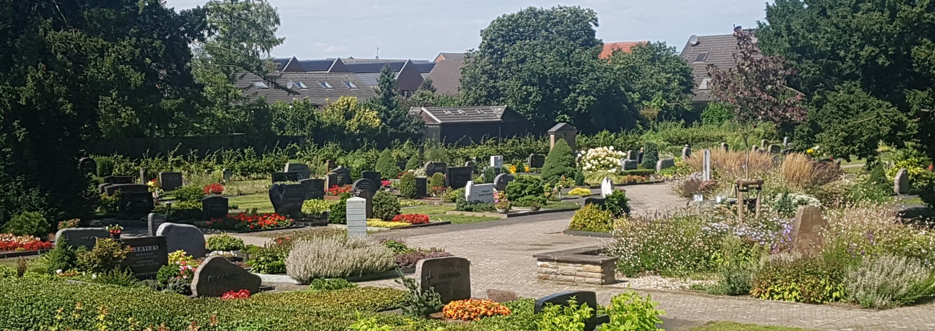 Ev. Friedhof Büderich Sommer 2021